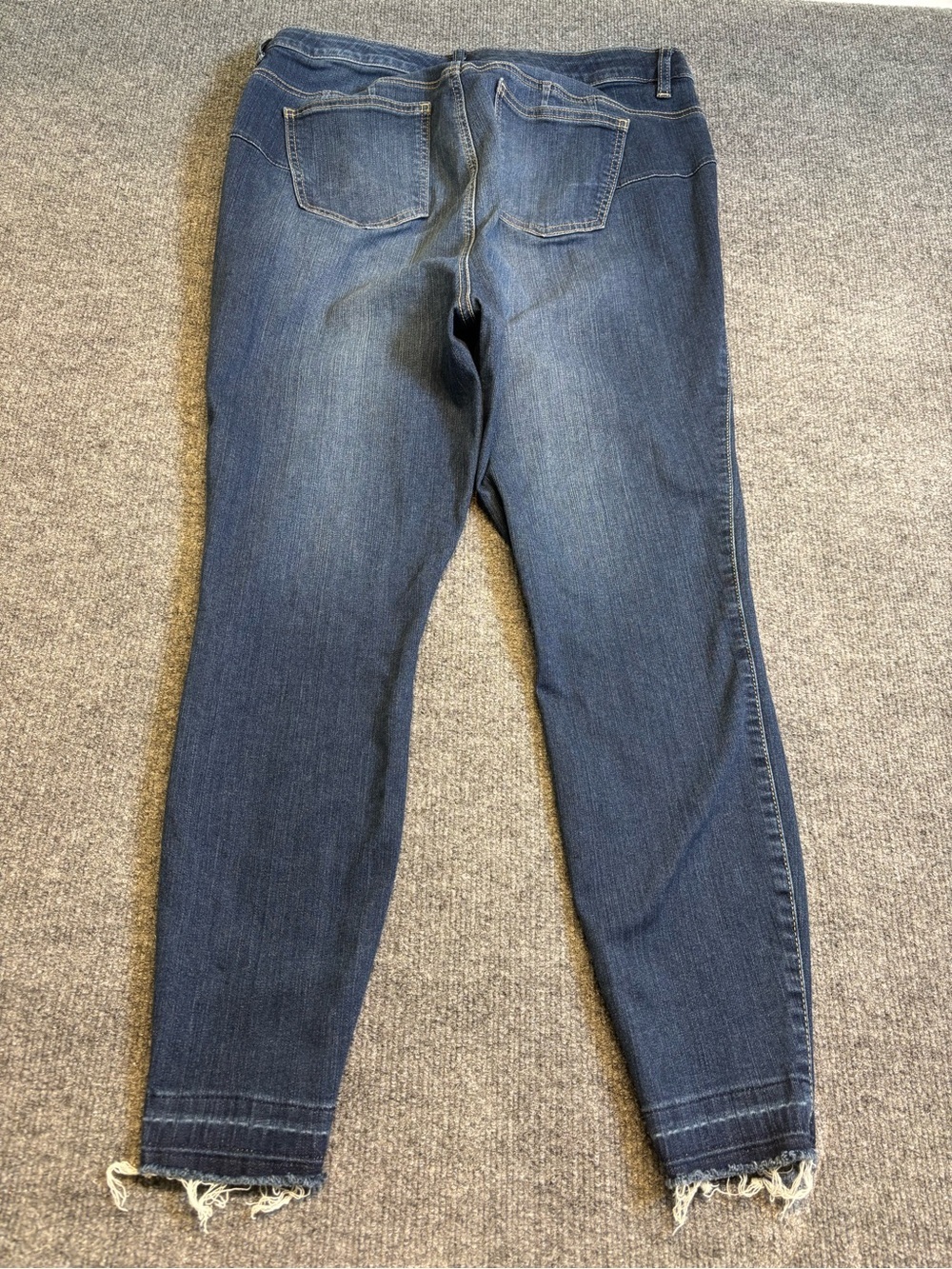 Torrid Bombshell Skinny Jeans Premium Stretch 5 Button Fly Raw Hem 16R GUC - Picture 13 of 14